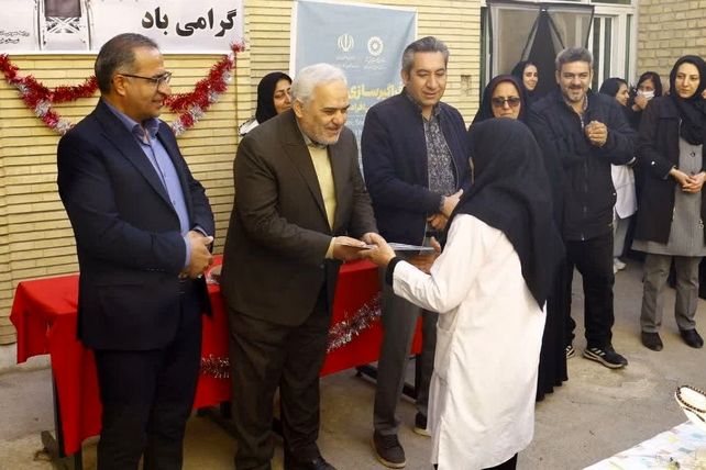تجلیل از معلولان ذهنی و مربیان دلسوز در مرکز "دختران نیلوفر" فیروزکوه