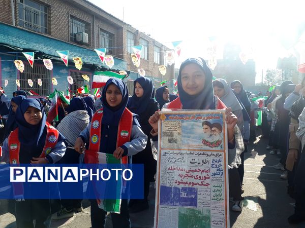 نواختن زنگ انقلاب در دبستان شاهد کوثر ناحیه پنج 