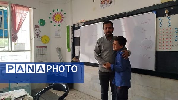 تقدیر از پیشتازان دبستان شهید پسندیده  فدافن توسط معاون پرورشی آموزشگاه