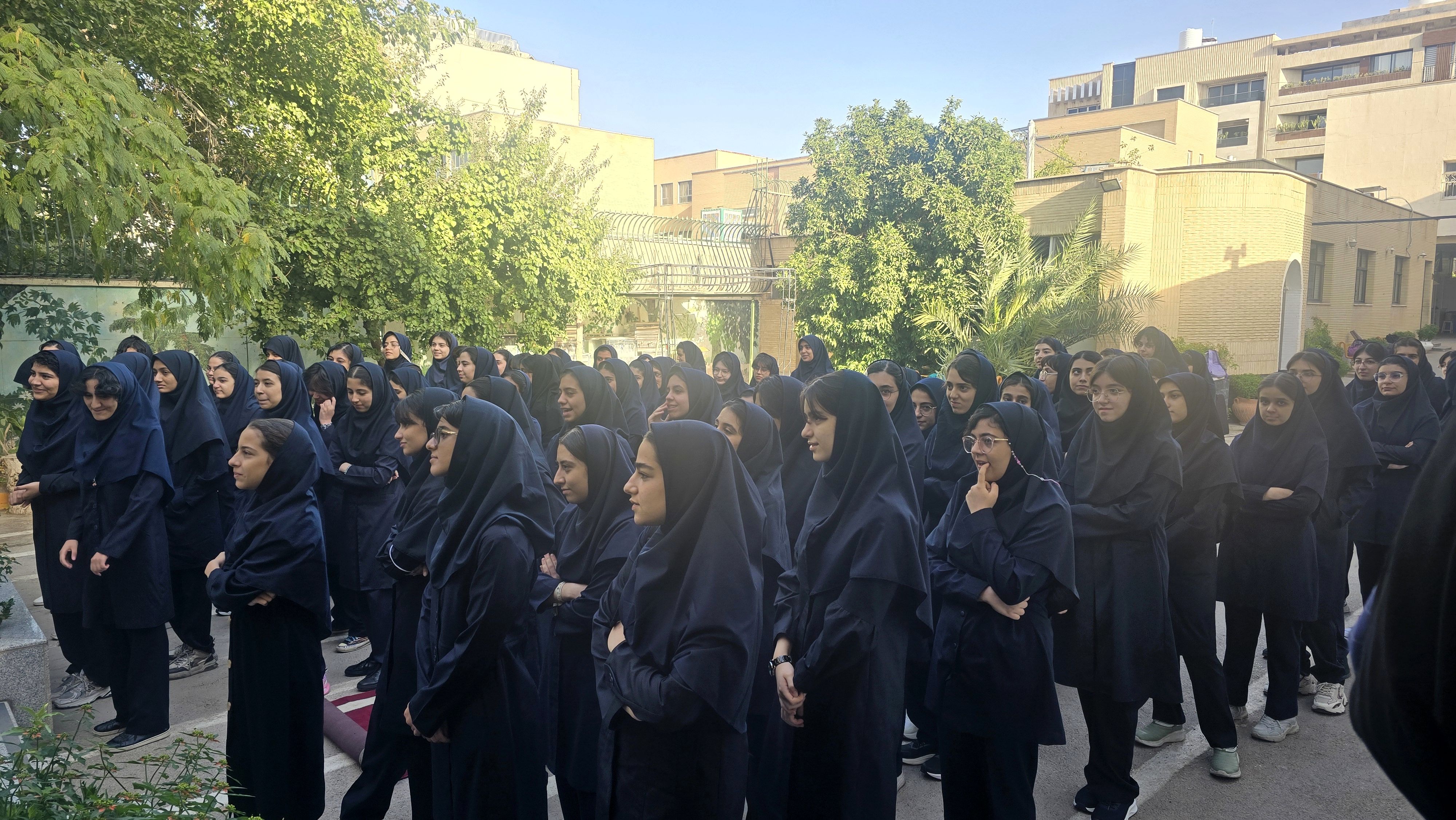 شور مهر، یاد مقاومت؛ نخستین روز مدرسه در هنرستان هنرهای زیبای دختران اصفهان