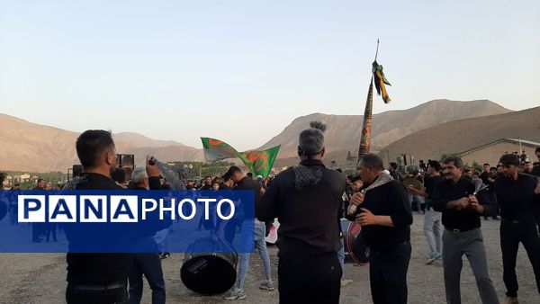 آیین زنجیر زنی و عزاداری روز تاسوعای حسینی
