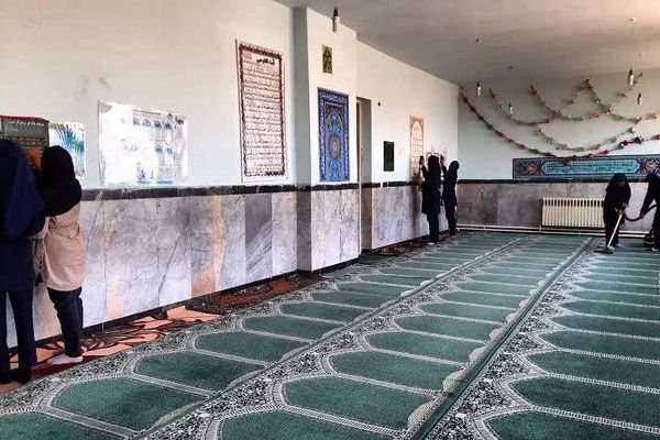 مهر متفاوت در گوگان؛ نمازخانه‌ای که پیش از زنگ اول نو شد