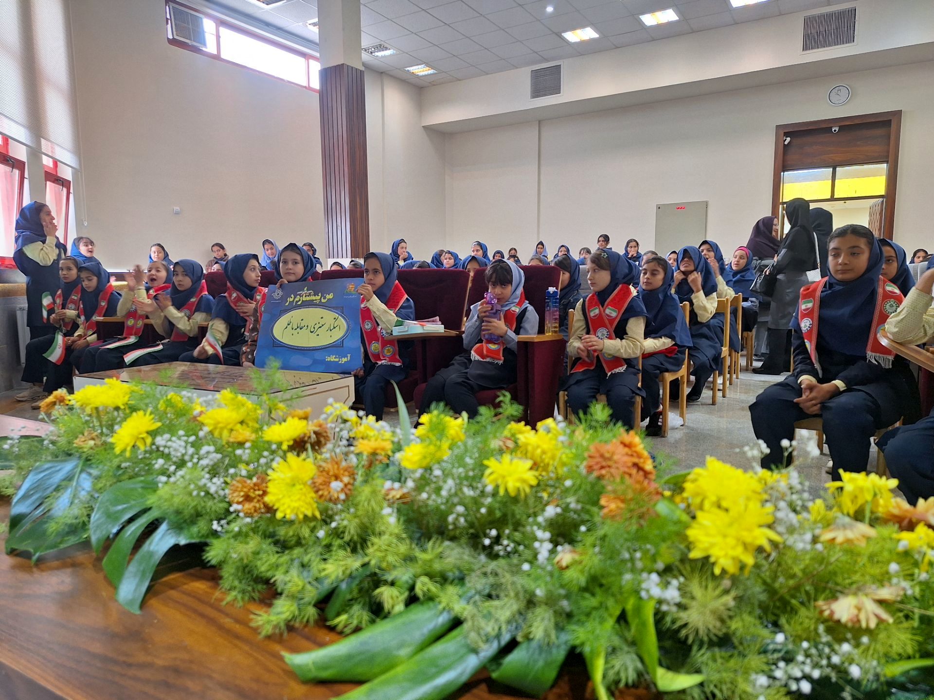 با گام‌های استوار، فریاد آزادی را در ۱۳ آبان طنین‌انداز کنیم