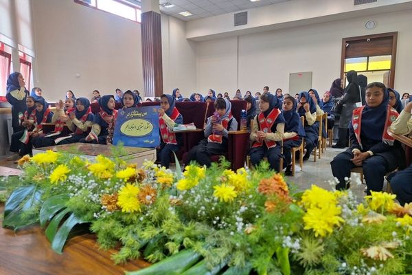 با گام‌های استوار، فریاد آزادی را در ۱۳ آبان طنین‌انداز کنیم