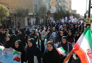 حماسه حضور دانش‌آموزان و فرهنگیان منطقه کهریزک در راهپیمایی ۱۳آبان