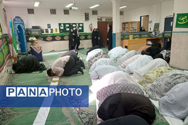  زنگ نماز در هنرستان آفرینش پردیس با حضور امام جمعه و مدیر آموزش و پرورش