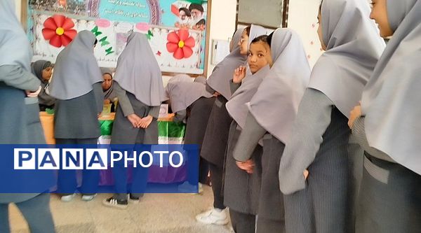 دانش‌آموزان دبیرستان گوهرشاد؛ پیشگامان مشارکت و مسئولیت‌پذیری