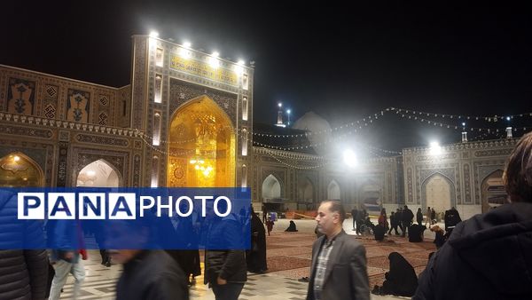 حال و هوای حرم مطهر رضوی در شب شهادت حضرت زهرا (س)