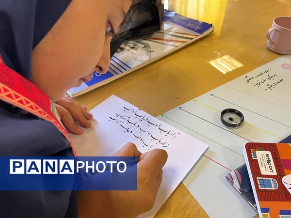 شکوفایی استعدادهای هنری دانش آموزان پایه چهارم دبستان آرمینه مصلی نژاد