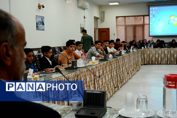 تجلیل از دانش‌آموز خبرنگاران پانا شهرستان نایین 
