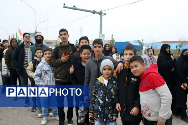 جلوه های حضور خادمان نوجوان در شادپیمایی مسجد جمکران