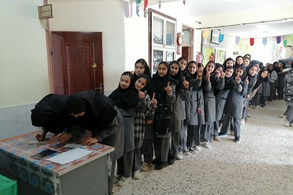 انتخابات شورای دانش آموزی در دبیرستان حاج مهدی روحانی خلیل آباد 