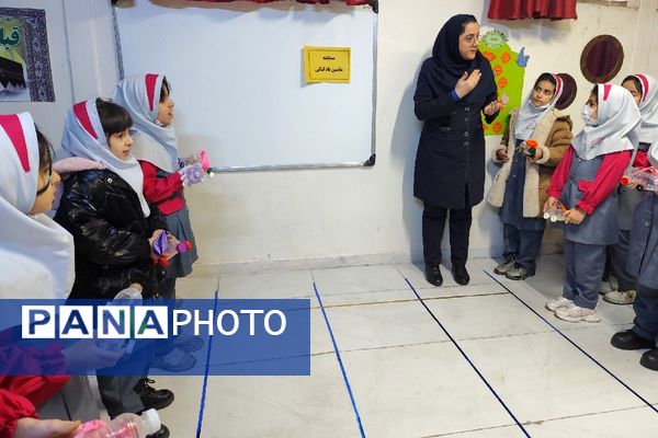 رقابت هیجان انگیز ماشین های بادکنکی در دبستان سارا شهرستان ملارد