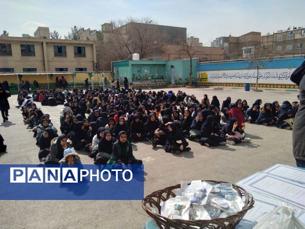 تقدیر از دانش‌آموزان ممتاز در دبیرستان دخترانه دلیری