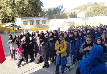 شور‌ونشاط ورزش صبحگاهی با حضور دانش‌آموزان در دبیرستان سیدجواد جوادی ناحیه 1 کرج 