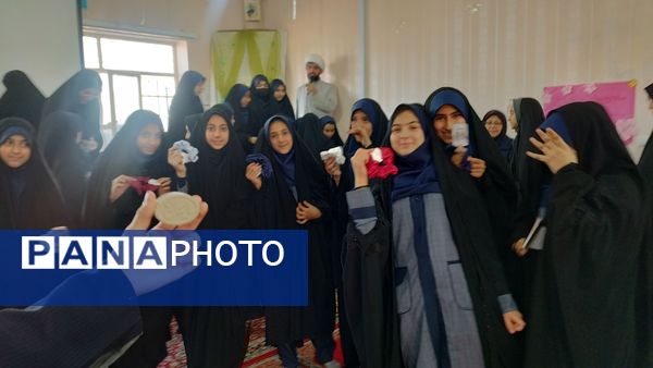 روز شاد و خاطره‌انگیز دانش‌آموزان در دبیرستان شاهد تکتم