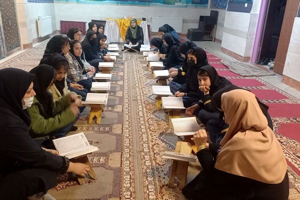 برگزاری محفل انس با قرآن در مرکز پرورش استعدادهای درخشان فرزانگان شهرستان ملارد