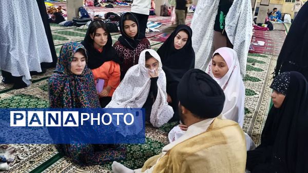 مراسم معنوی اعتکاف دانش‌آموزی در مسجد امام خمینی(ره)