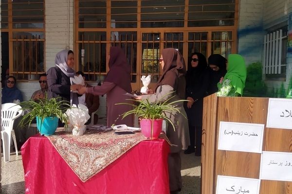 جشن میلاد حضرت زینب (س) و روز پرستار در دبستان پنجم مهر