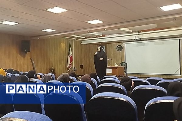 کارگاه آموزشی مراقبین و رابطین سلامت با محوریت آنفلونزا، تغذیه سالم، دخانیات