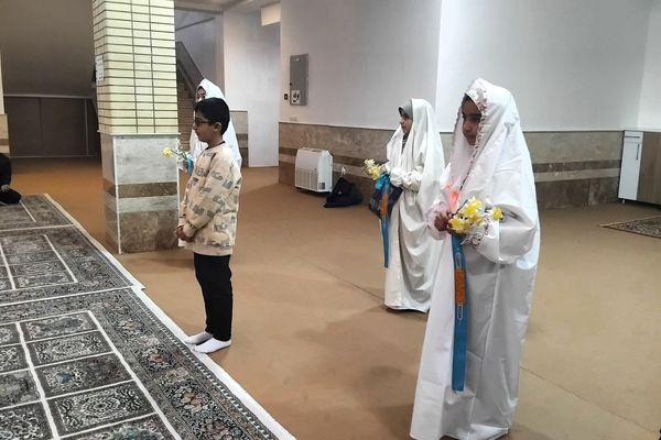 مراسم جزخوانی قرآن کریم در اهر با حضور فعال دانش‌آموزان