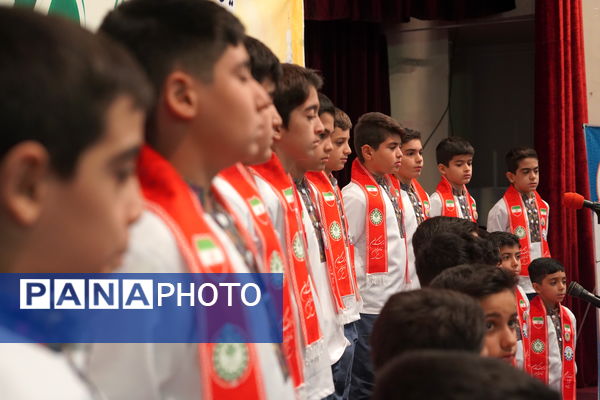 آیین بدرقه دانش آموزان منتخب به عمره دانش‌آموزی از هشت استان کشور در کرمانشاه