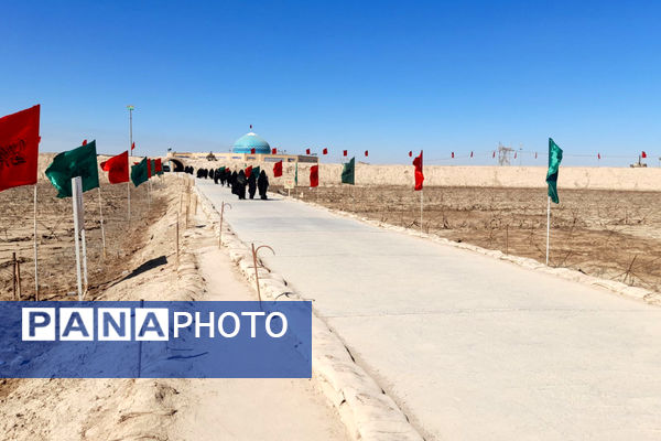 قدمگذاشتن دانشآموزان رباطکریم بر خاک مقدس شلمچه