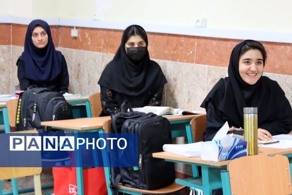 بازدید مدیر آموزش و پرورش شهرستان اسلامشهر از اردوی مطالعاتی دبیرستان دوره دوم فرزانگان اسلامشهر