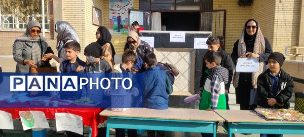 برگزاری بازارچه دانش‌آموزی در مدرسه شهدای فرهنگی شهرستان شیروان