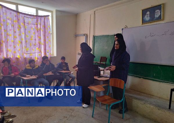 کارگاه آسیب‌شناسی موارد خاص در دبیرستان شهید مصطفی خمینی شیروان
