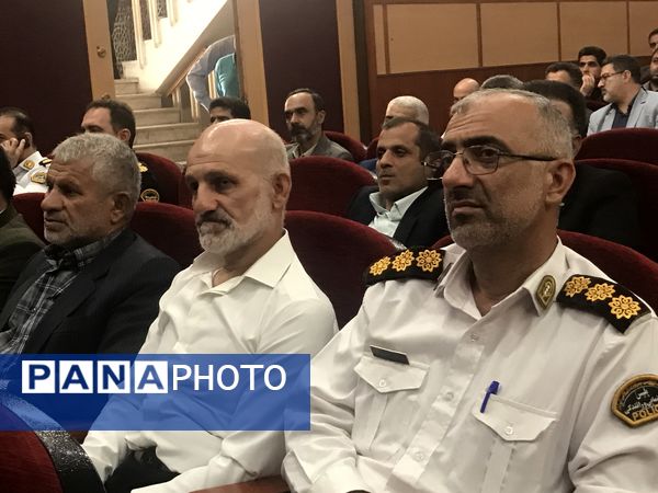 همایش تجلیل از مدیران و کارکنان نمونه شهرستان محمودآباد 