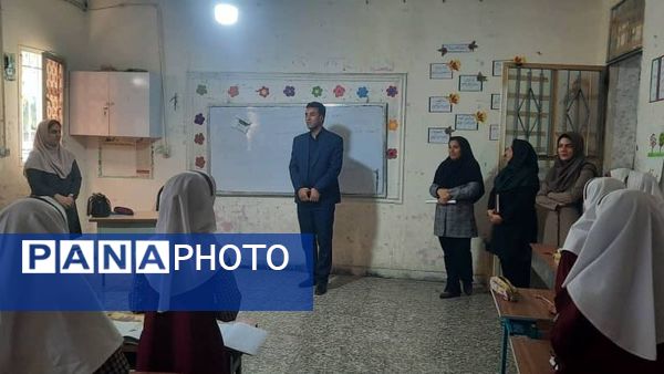 بازدید مدیر آموزش و پرورش حاجی آباد از دبستان استقلال