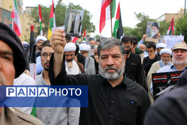 راهپیمایی نمازگزاران جمعه قم در محکومیت جنایات اردوگاه «النصیرات»