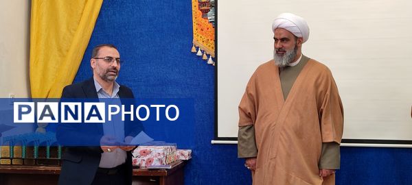 مراسم تقدیر از دانش‌آموزان دختر مقام‌آور  منطقه‌ای دوره دوم در رشته‌های قرآنی شهرستان ملارد