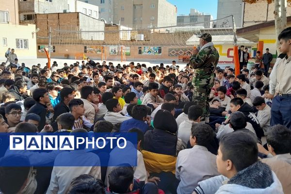 حضور خواهر شهید و راوی جنگ در مدرسه ابوریحان بیرونی 