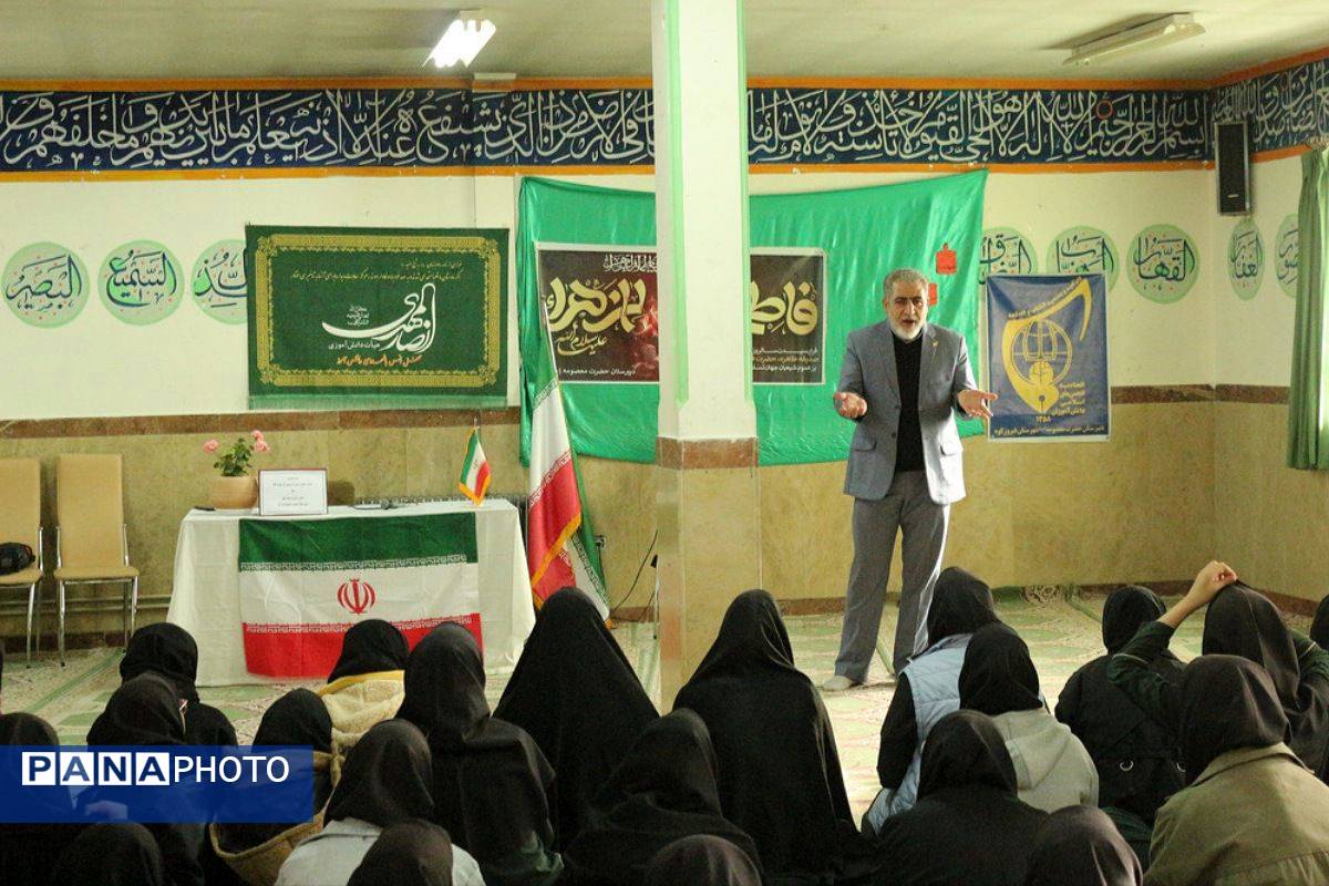 مدرسه حضرت معصومه میزبان نشست تخصصی هدایت تحصیلی دانش‌آموزان پایه نهم