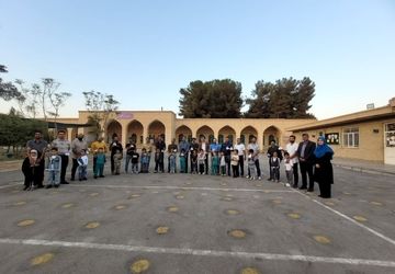 تدریس نشانه "ب" مثل بابا در دبستان فرهیختگان یزد