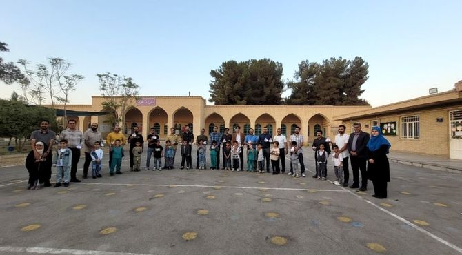 تدریس نشانه "ب" مثل بابا در دبستان فرهیختگان یزد