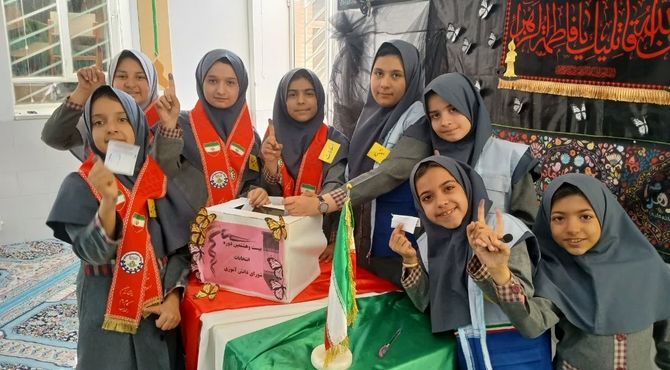 رقابتی سالم، پرشور و هیجان‌انگیز در بین دانش‌آموزان دبستان دخترانه علمدار تفت