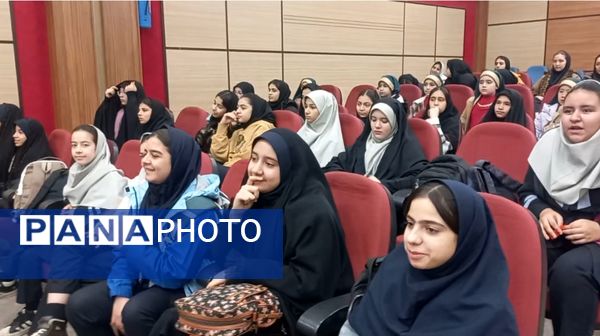 مراسم یلدای مادرانه با حضور فرهنگیان و دانش‌آموزان در اردوگاه شهید منتظری شهریار