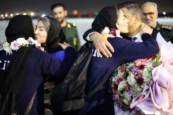 آیین استقبال باشکوه از آتوسا گلشاد نژاد، قهرمان طلای کاراته ایران در کرمانشاه