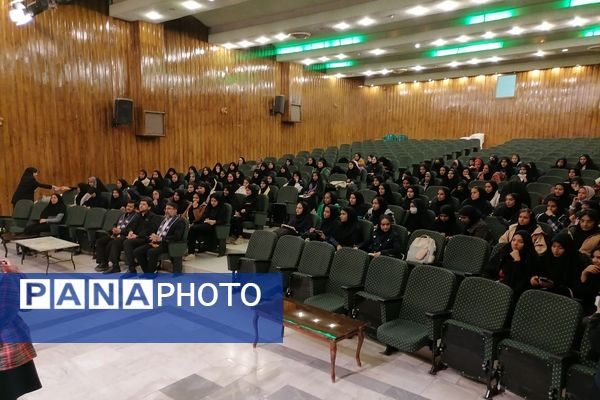 نشست کارشناسان سازمان دانش‌آموزی و دانش‌آموز خبرنگاران در سازمان دانش‌آموزی استان چهارمحال‌وبختیاری