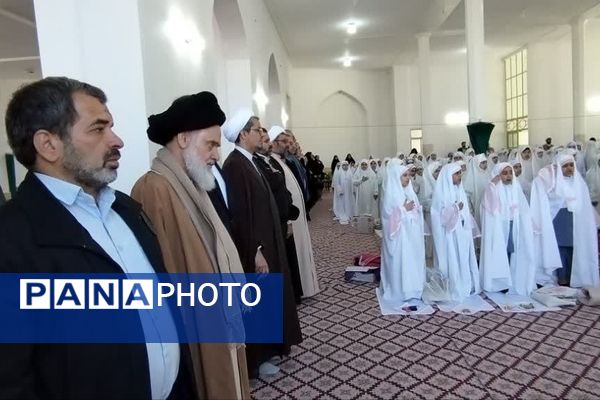 آیین جشن تکلیف دختران دانش‌آموز در جعفریه قم