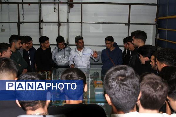 بازدید هنرجویان مکانیک از خط تولید پارس‌خودرو