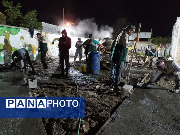 بهسازی کف مدارس خاکی رودان با همت خیرین و گروه‌های جهادی