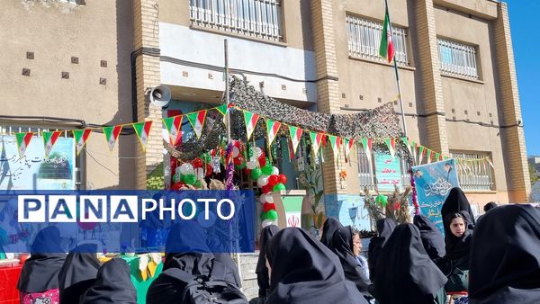 آیین نمادین نواختن زنگ مهر و مقاومت در دبیرستان حضرت معصومه(س) شهرستان فیروزکوه 