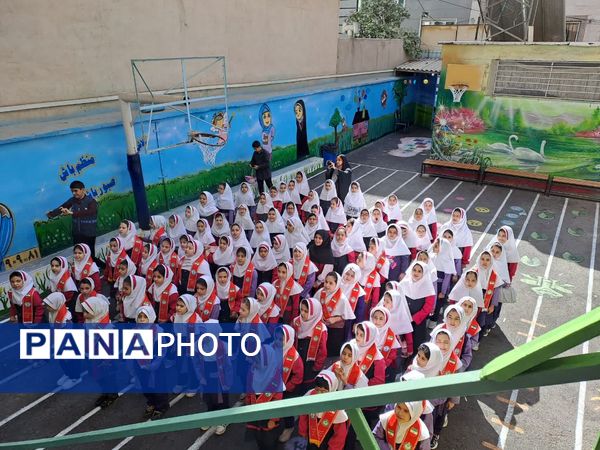 آیین جشن عاطفه ها در مدارس منطقه ۱۰