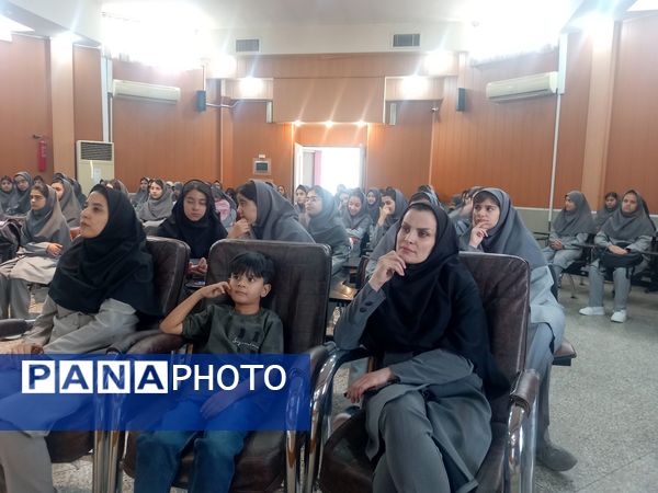 جشن جوانه ها باشور و شوق دانش آموزان در دبیرستان آرمینه مصلی نژادمشهد