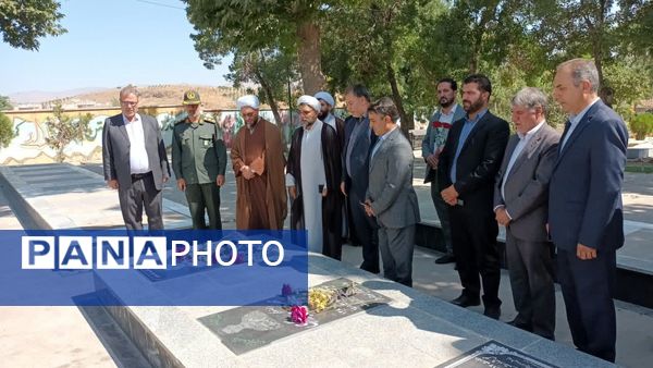 مراسم غبارروبی و عطرافشانی مزار مطهر شهدای اهر به‌مناسبت هفته دولت 