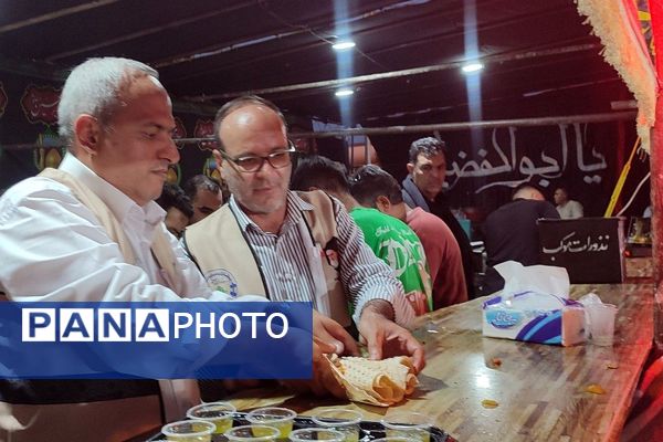 خدمت‌رسانی دانش‌آموزان در موکب «عشاق‌الحسین(ع)» سازمان دانش آموزی شهرستانهای تهران